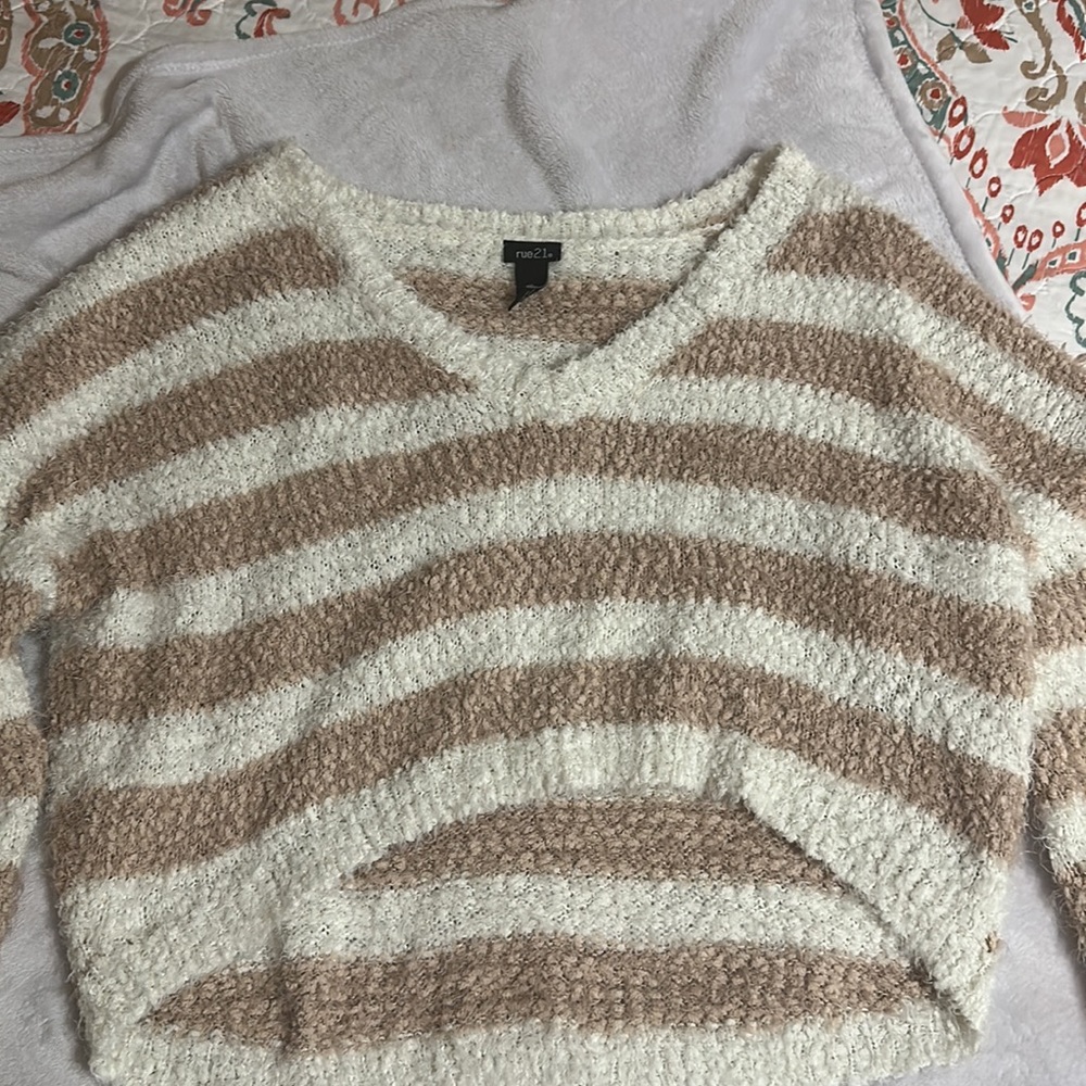 sweater - Picture 6 of 7